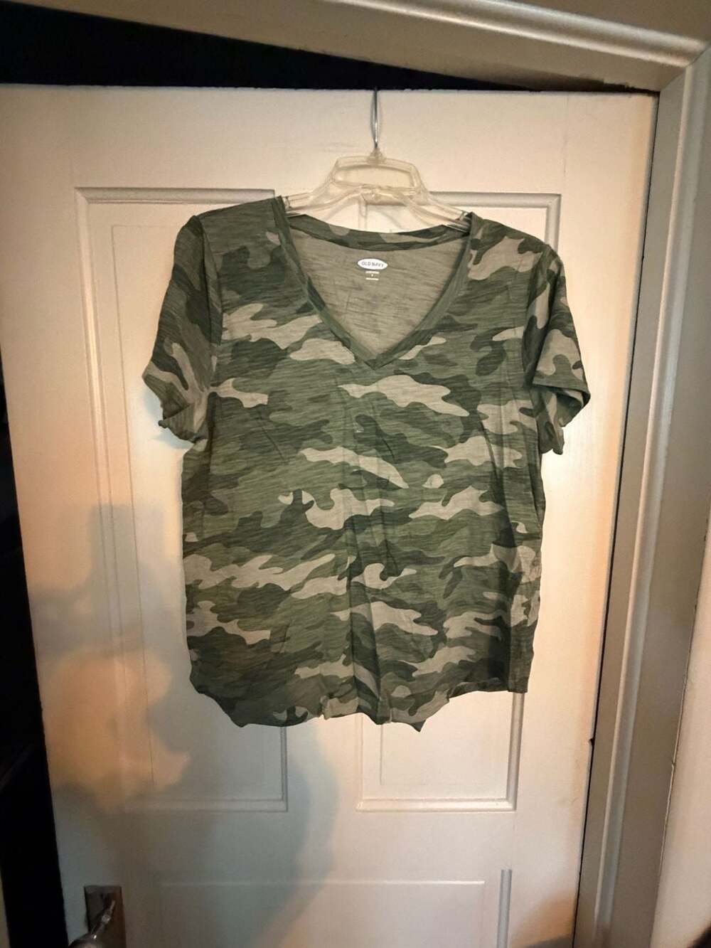 Old Navy Everywear V-Neck T-Shirt Size L Green Camo Cotton